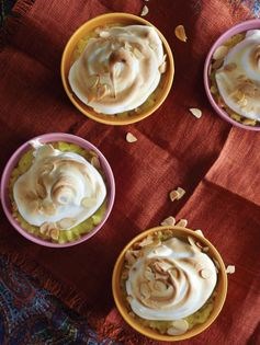 Saffron almond meringue puds
