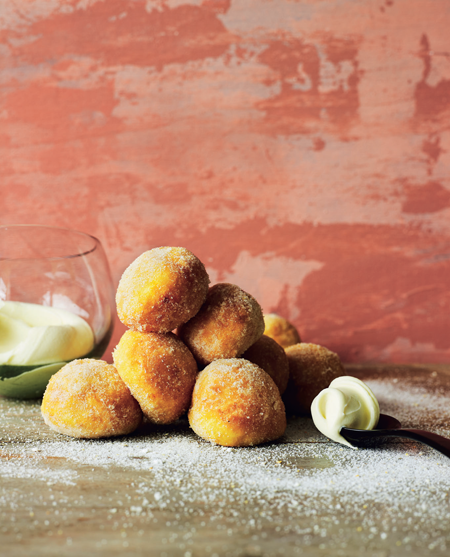 Saffron and potato doughnuts (Frisciolas)