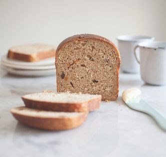 Saffron cake [Gaye Whitwam]