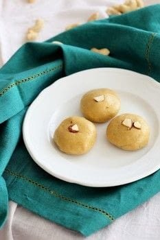 Saffron cream fudge (Malai peda)