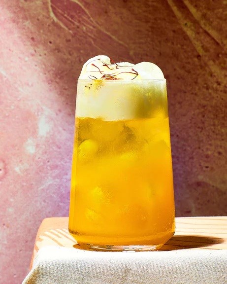 Saffron gin fizz