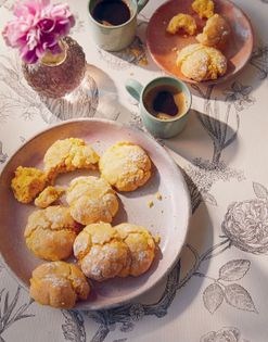 Saffron macaroons
