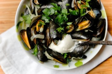 Saffron mussels mariniere (Moules au Champagne et au safran (ou pas))