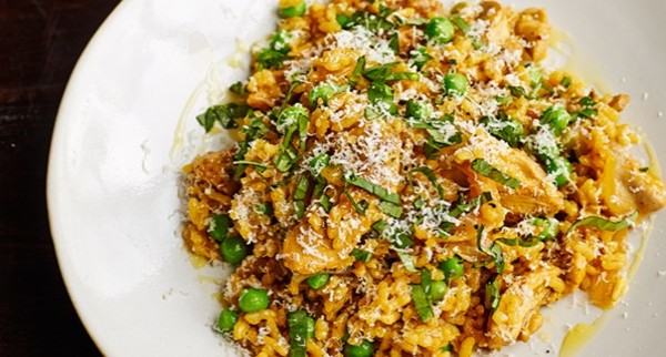 Saffron onion rice with chicken and peas