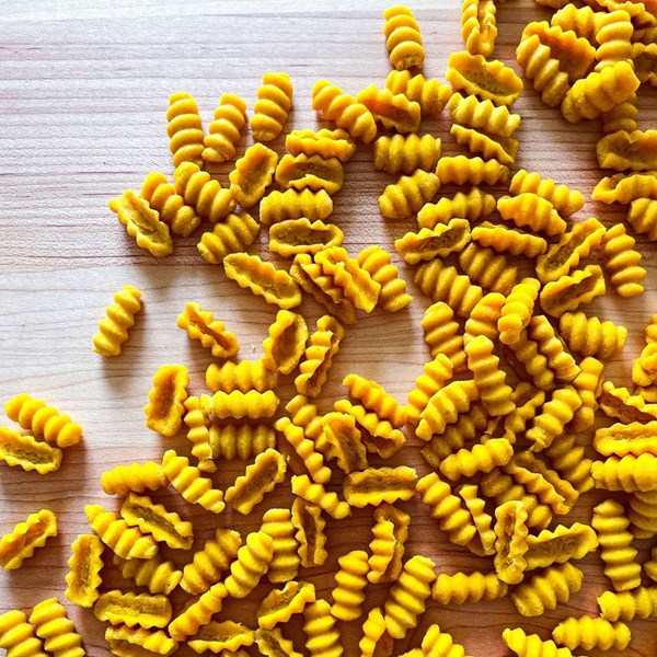 Saffron pasta dough