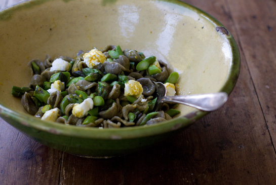 Saffron pasta salad
