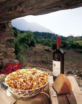 Saffron pasta with pork and tomato sauce