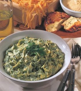 Saffron pasta with spinach and ricotta