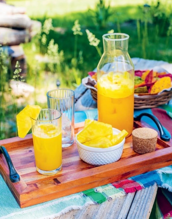 Saffron pineapple lemonade