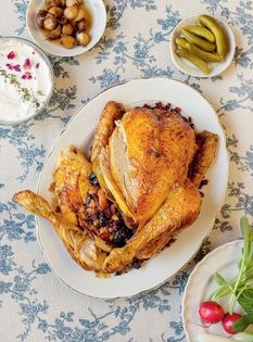 Saffron roast chicken stuffed with dried fruit (Morgh-e shekam por)