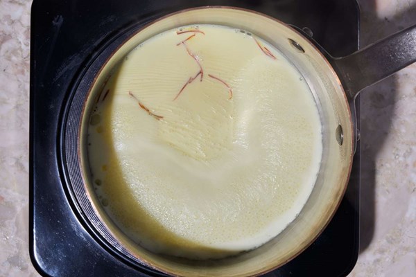 Saffron-rosewater milk
