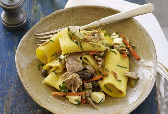 Saffron-tinted pasta salad with tuna and fresh herbs (Insalata di pasta allo zafferano con tonno ed erbe fresche)