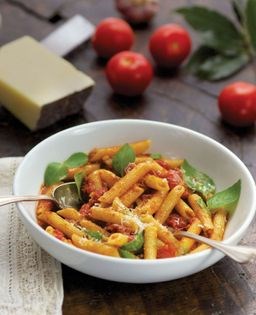 Saffron, tomato + Persian basil pasta (Macaroni)