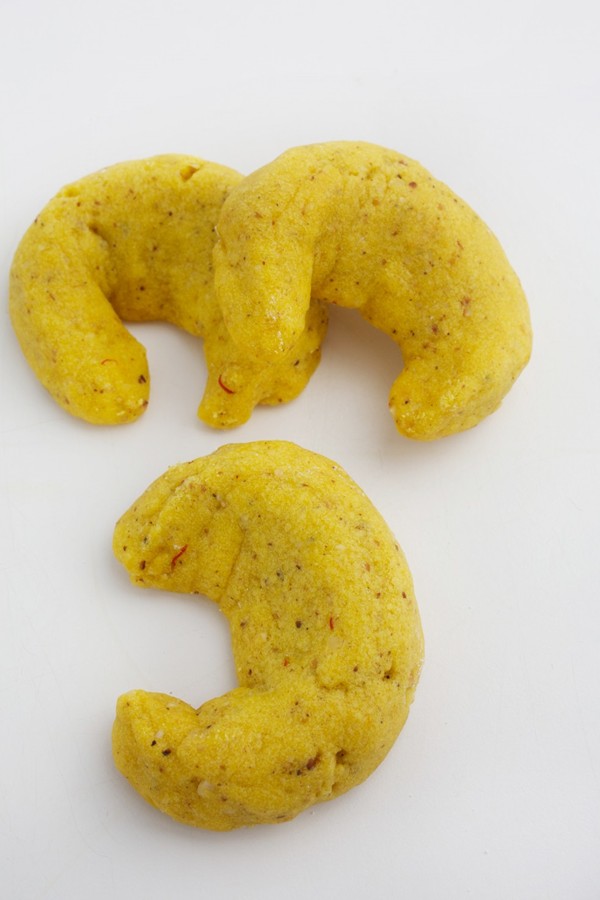 Saffron wedding cookies