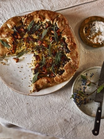 Sage, leek & mushroom pie