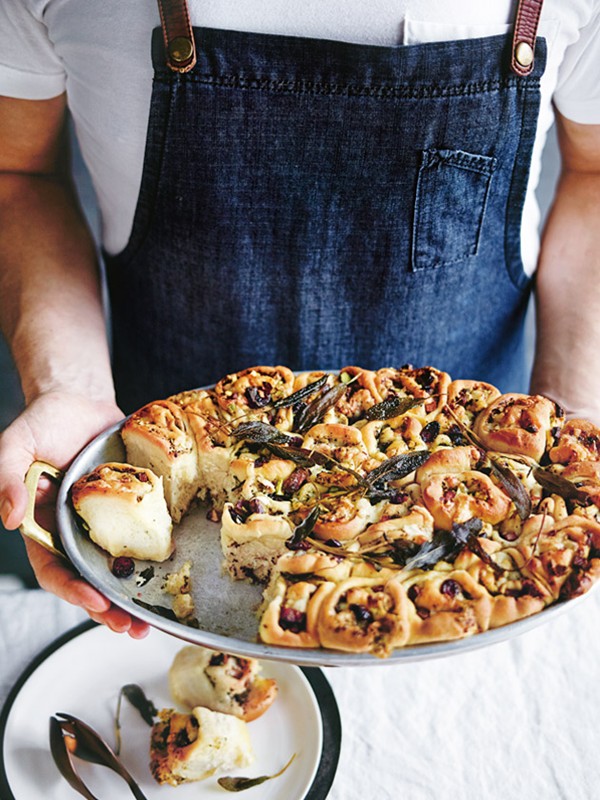 Sage, speck and roasted garlic pull-apart bread