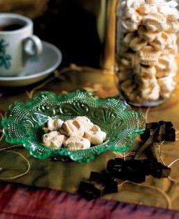 Sago [or tapioca] flour cookies (Kueh bangket)