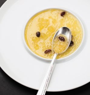 Sago soup with raisins