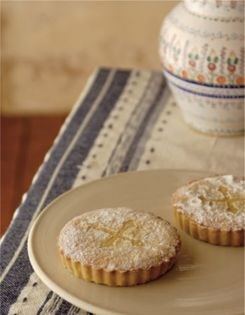 Saint James tart with quince (Tarta de Santiago)
