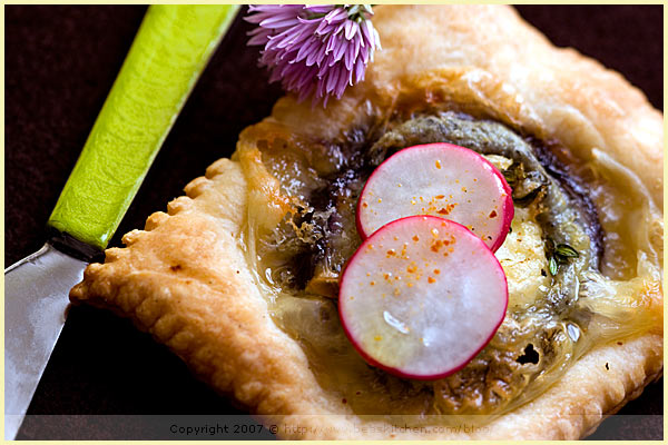 Sainte Maure, eggplant, thyme and honey tartlets (Tartelettes au Sainte Maure, aubergine, thym et miel)