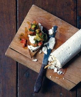 Sainte-Maure with tomatoes