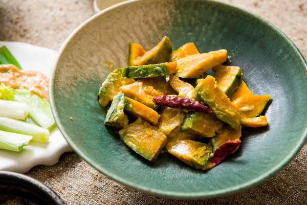 Sake-steamed kabocha squash with white miso