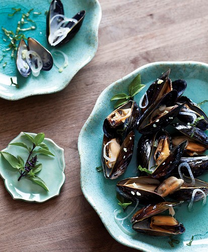 Sake-steamed mussels