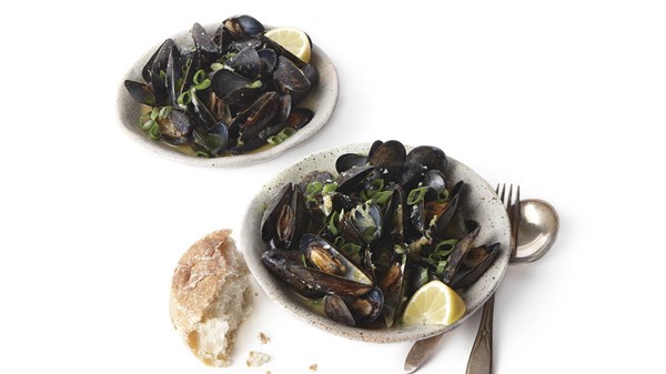 Sake-steamed mussels