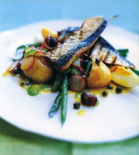 Salad Monégasque with chargrilled sardines