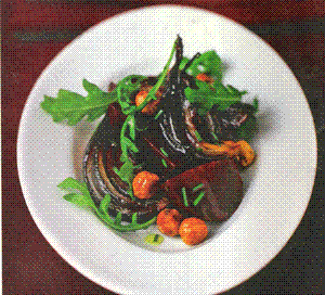 Salad of beetroot, roasted red onions and rocket