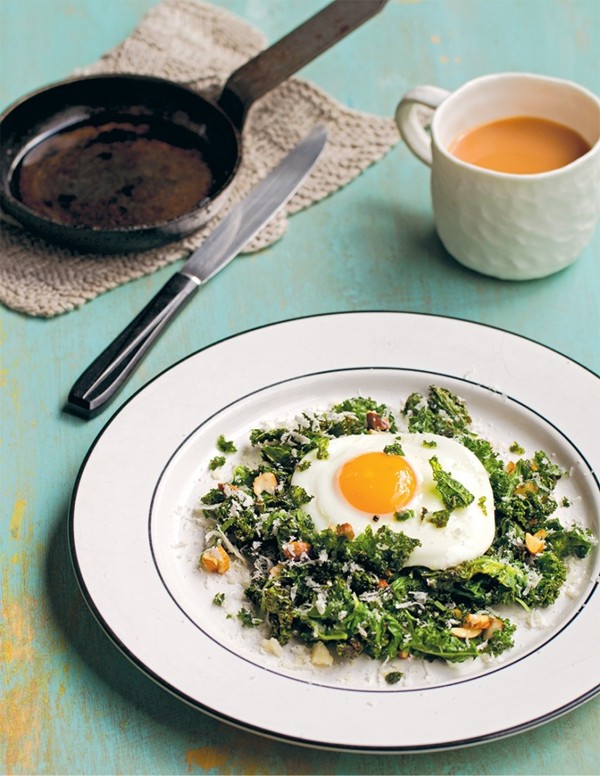 Salad of kale, cheddar & fried egg