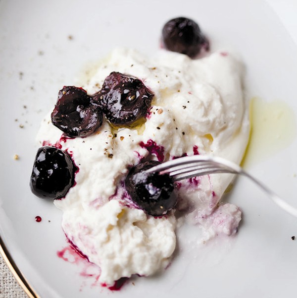 Salad of roasted cherries with burrata