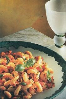 Salad of spirali with Sicilian pesto (Insalata di spirali col pesto Siciliano)