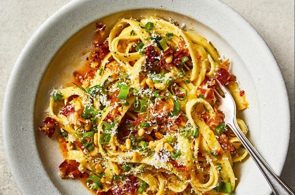 Salad onion carbonara
