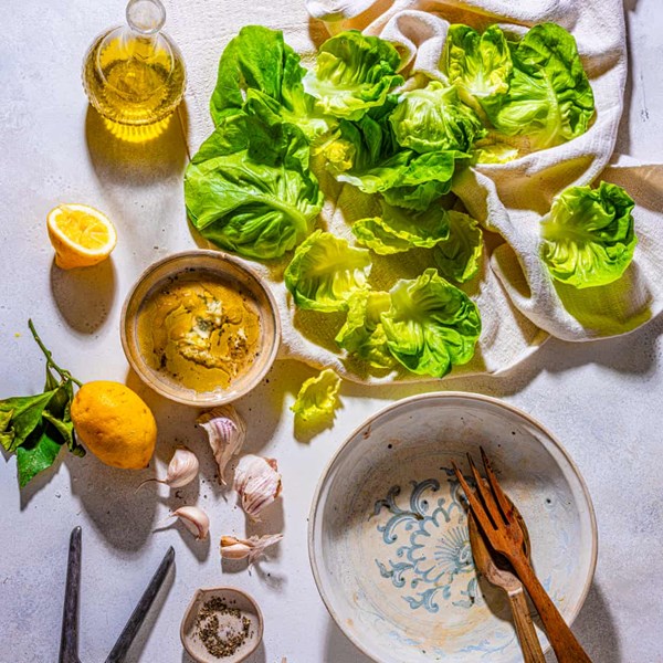Salad with lemon dressing