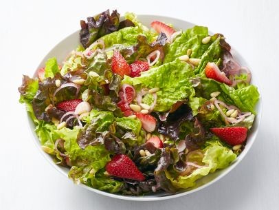 Salad with pickled strawberries