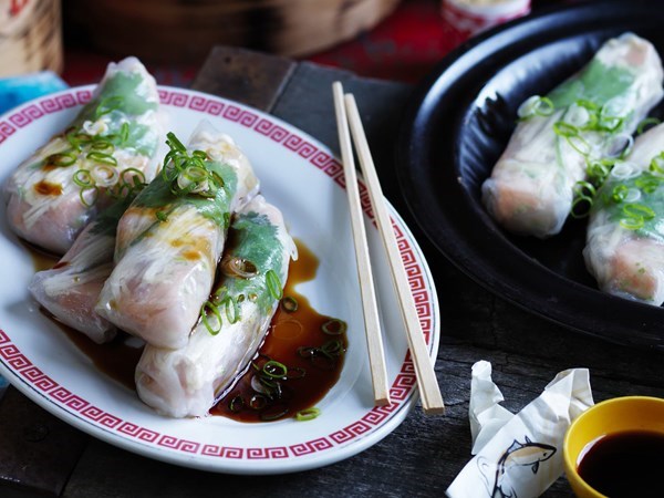 Salmon & enoki mushroom steamed rice paper parcels