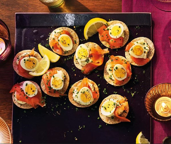 Salmon & quail's egg crackers