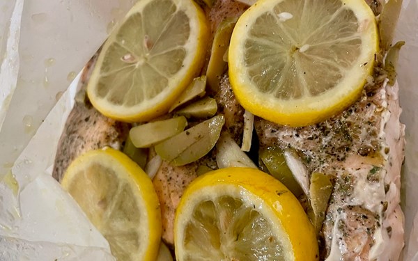 Salmon al cartoccio (Salmon en papillote, Salmon sto harti)
