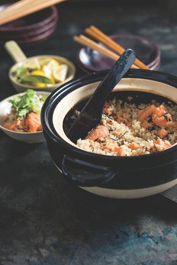 Salmon and hijiki rice (Sakehijiki gohan)
