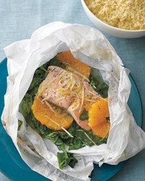Salmon and spinach in parchment