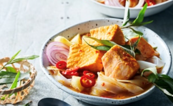 Salmon asam laksa