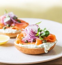 Salmon bagels with zingy herb cream