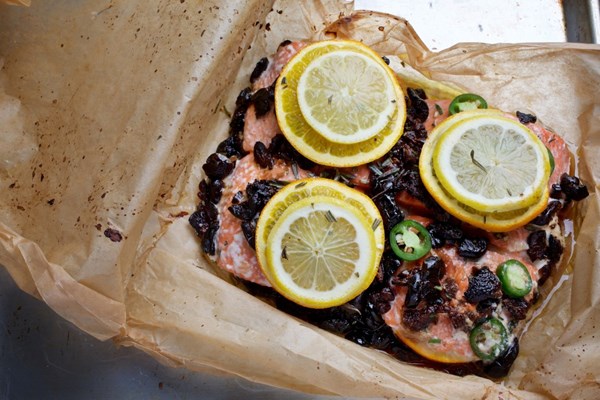 Salmon baked in a bag with citrus, olives and chilies