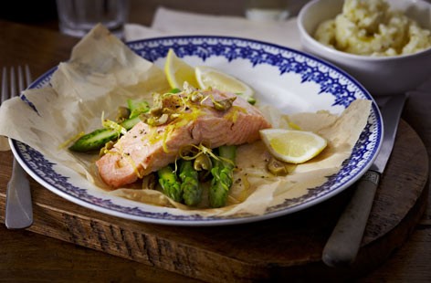 Salmon baked in parchment