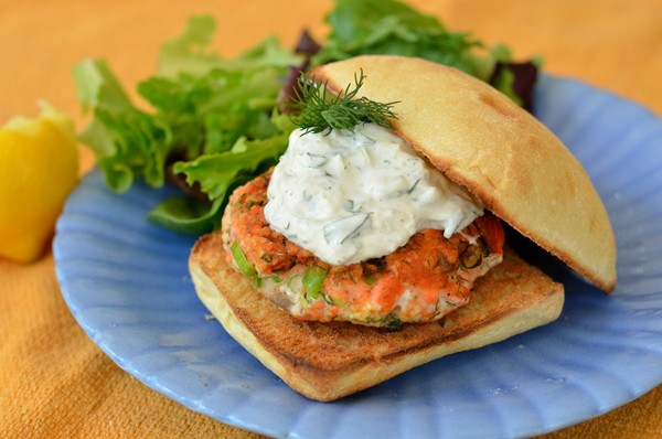 Salmon burgers with yogurt-cucumber sauce