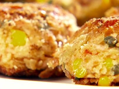 Salmon cakes with lemon-caper yogurt sauce