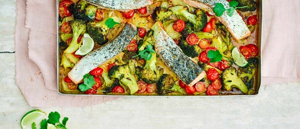 Salmon curry traybake