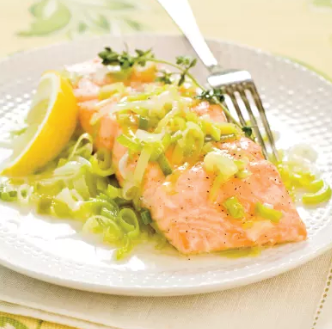 Salmon en cocotte with leeks and white wine
