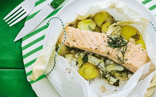 Salmon, fennel & potatoes en papillote with dill butter